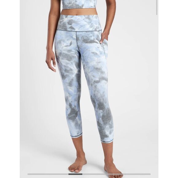NWT ATHLETA Salutation Stash Pocket II Textured Capri - XSMALL - Spray Dye - Picture 1 of 6